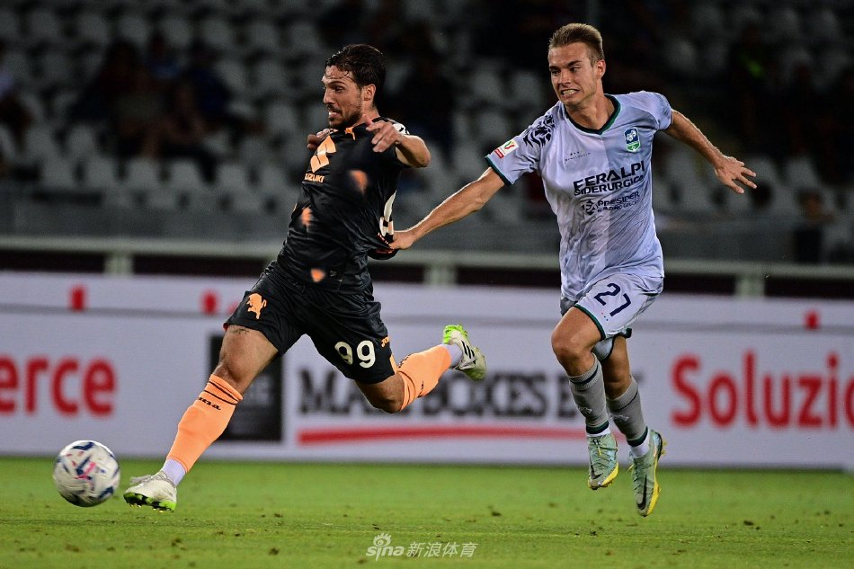 两人的表现 两人的表现